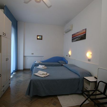 Hotel Tre Assi Rimini Buitenkant foto
