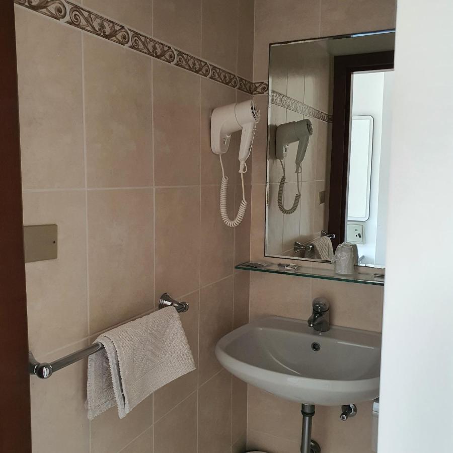 Hotel Tre Assi Rimini Buitenkant foto