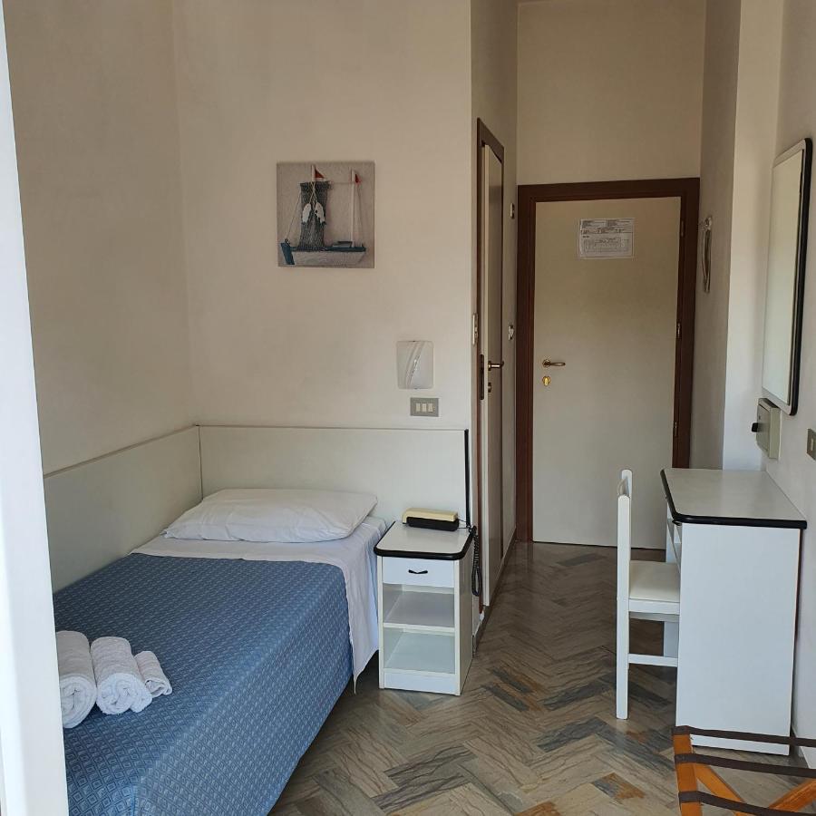 Hotel Tre Assi Rimini Buitenkant foto