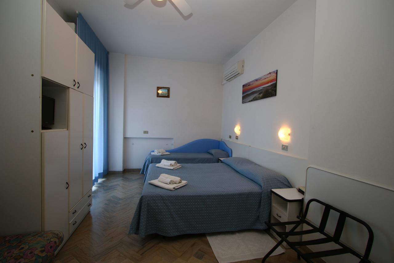 Hotel Tre Assi Rimini Buitenkant foto
