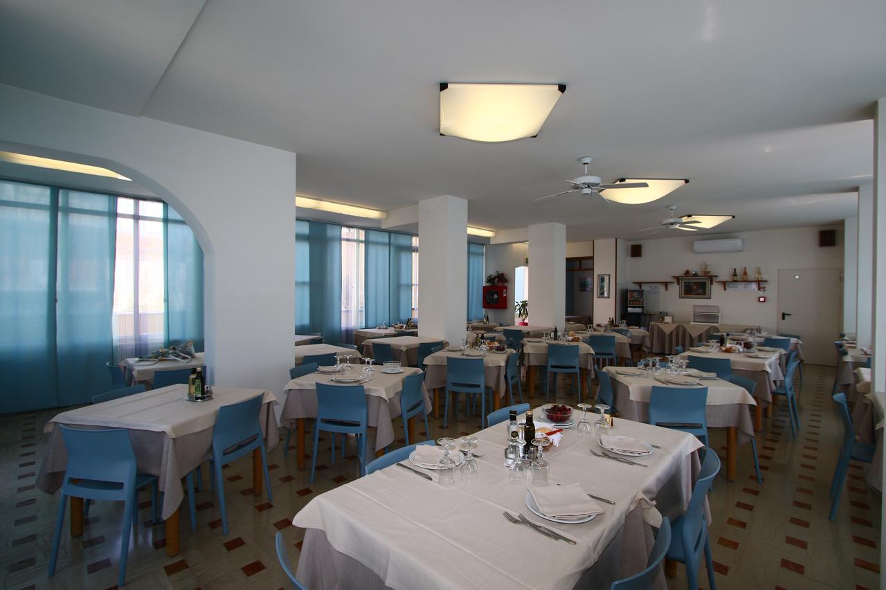 Hotel Tre Assi Rimini Buitenkant foto