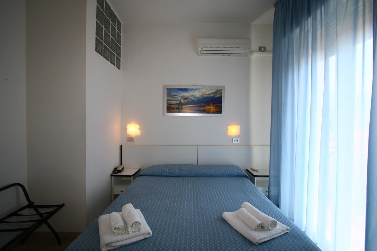 Hotel Tre Assi Rimini Buitenkant foto