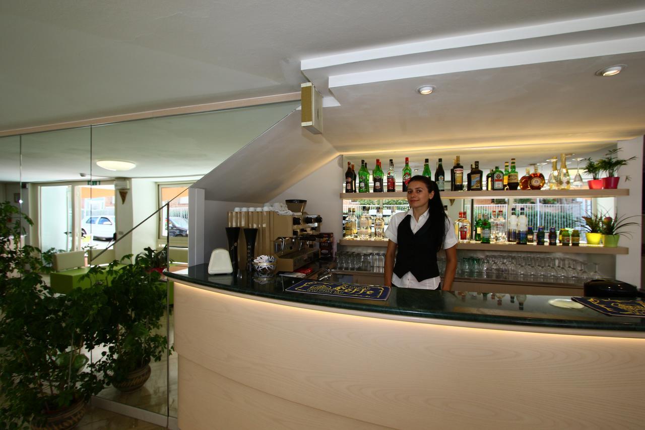 Hotel Tre Assi Rimini Buitenkant foto