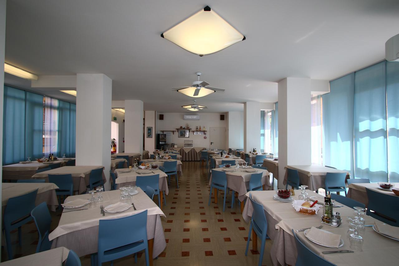 Hotel Tre Assi Rimini Buitenkant foto