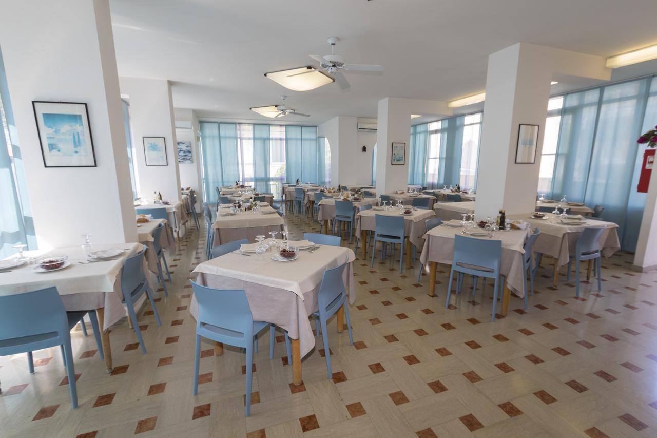 Hotel Tre Assi Rimini Buitenkant foto