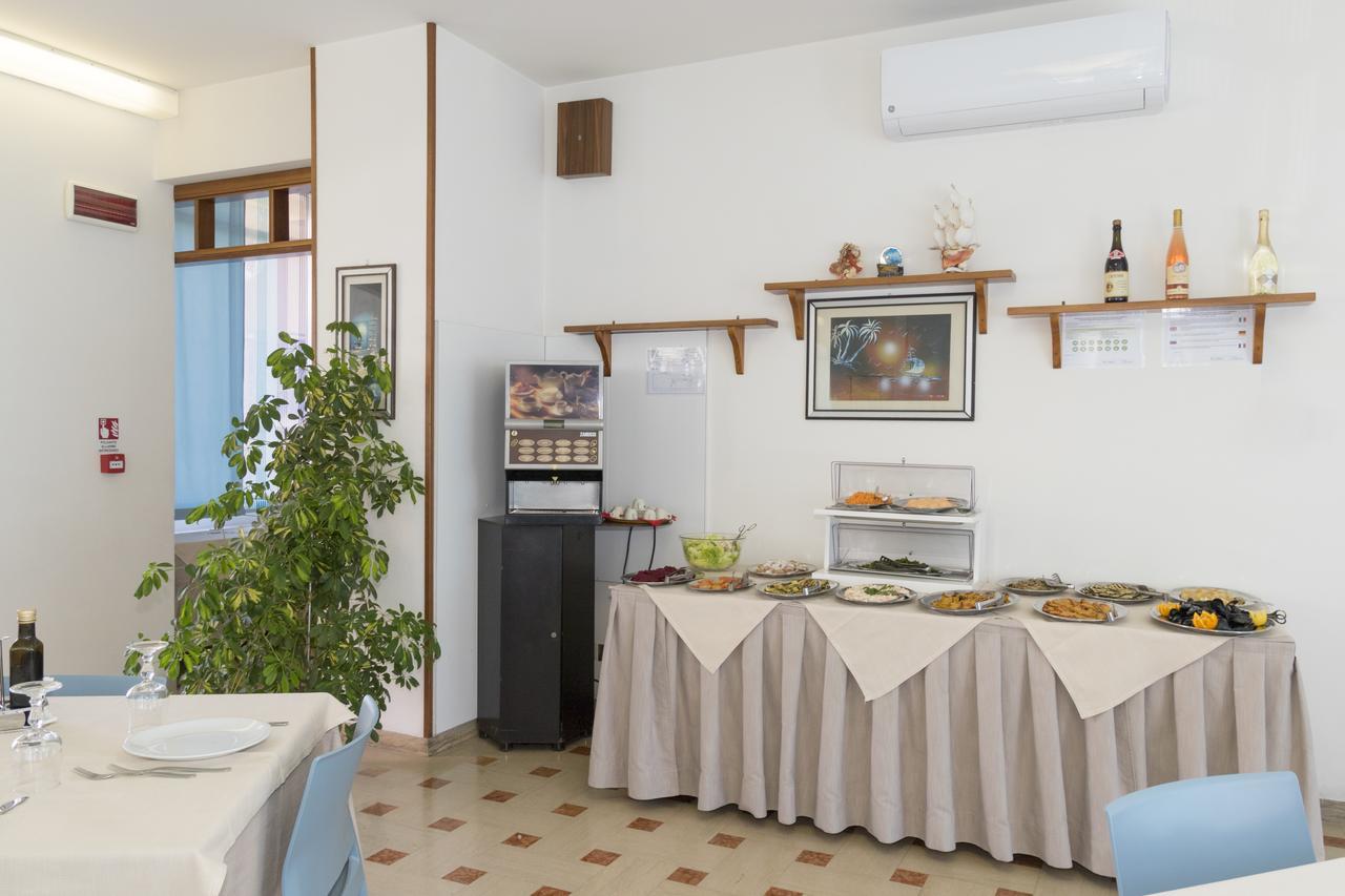 Hotel Tre Assi Rimini Buitenkant foto