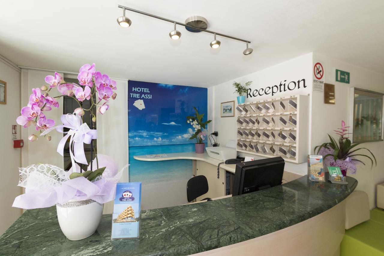 Hotel Tre Assi Rimini Buitenkant foto