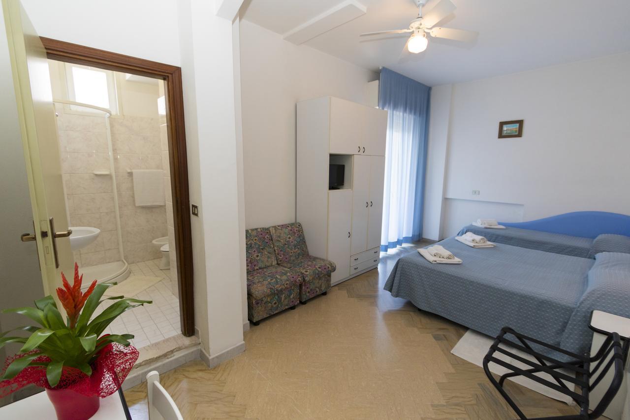 Hotel Tre Assi Rimini Buitenkant foto