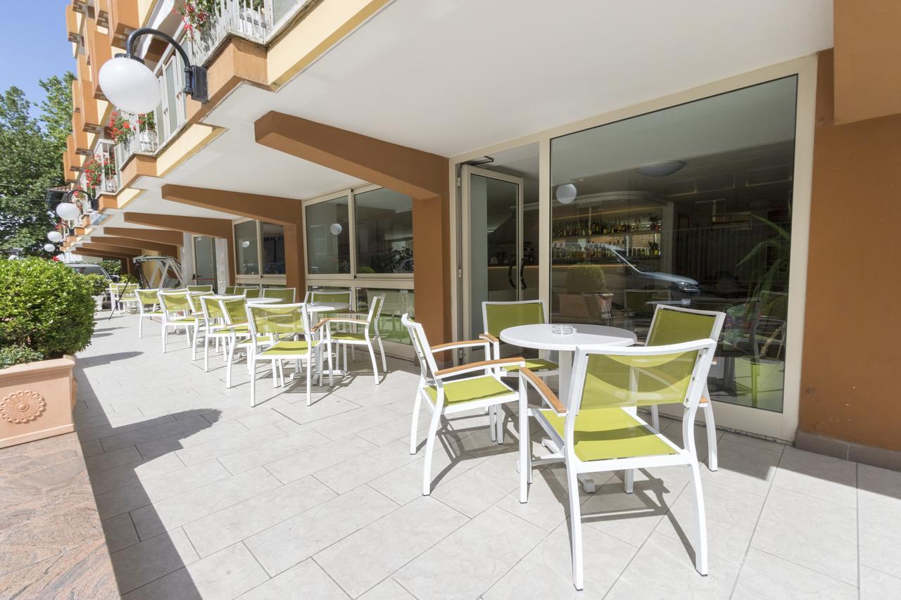 Hotel Tre Assi Rimini Buitenkant foto